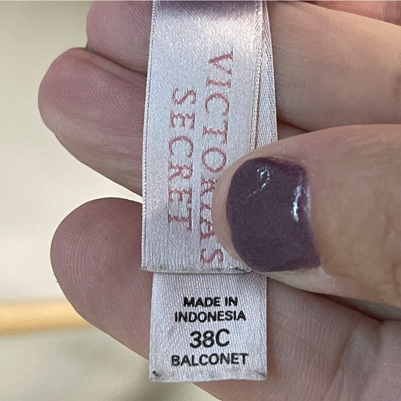 Victoria’s Secret Satin Bra - Picture 7 of 8